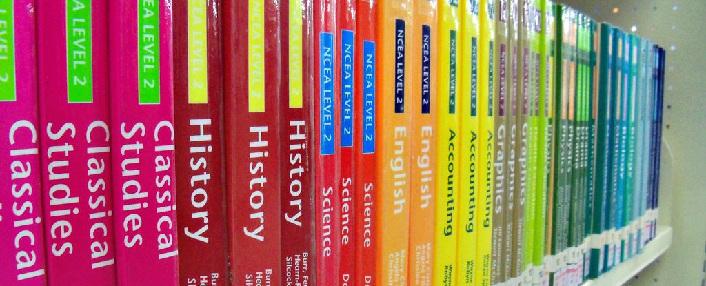 These 38 colleges are getting rid of textbooks to save students money